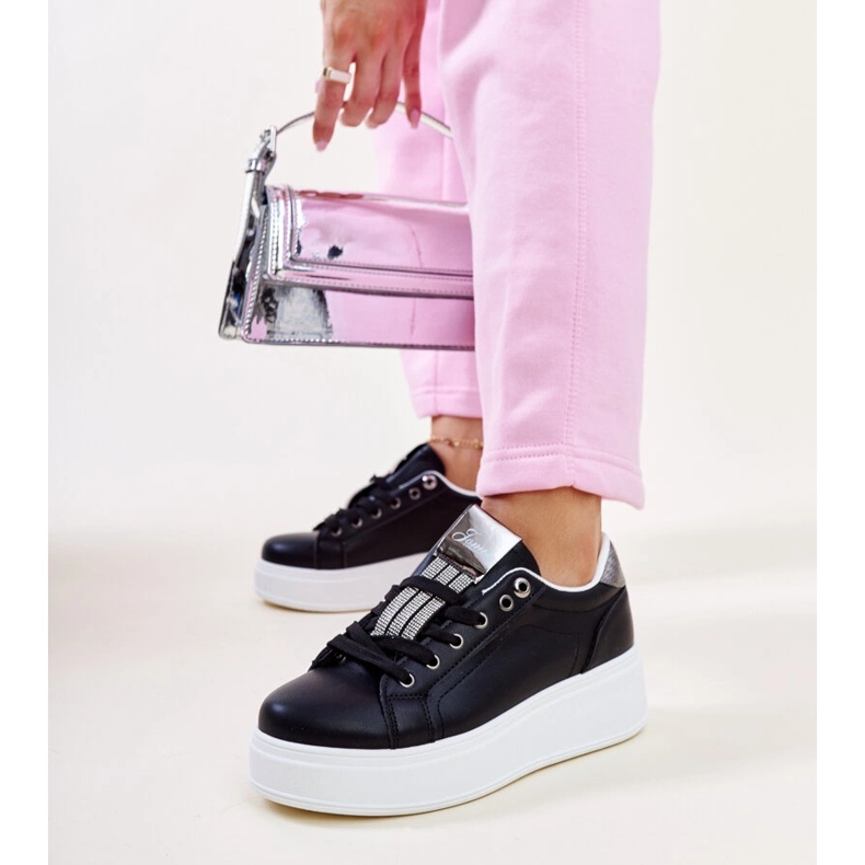 Schwarze und silberne Sneakers mit Maurizia-Strasssteinen 1