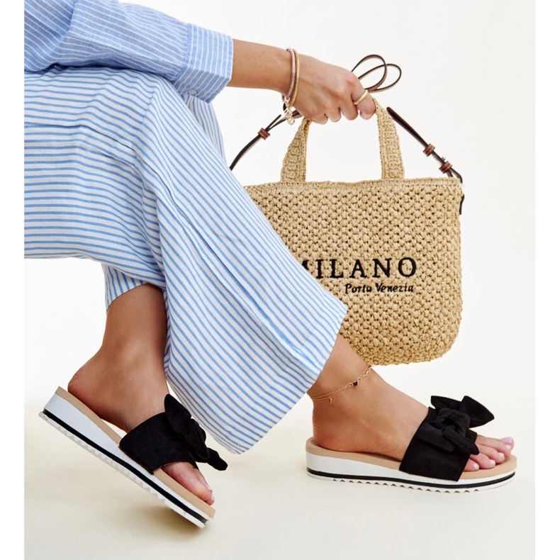 Mikhails schwarze Mules mit niedrigem Keilabsatz 1