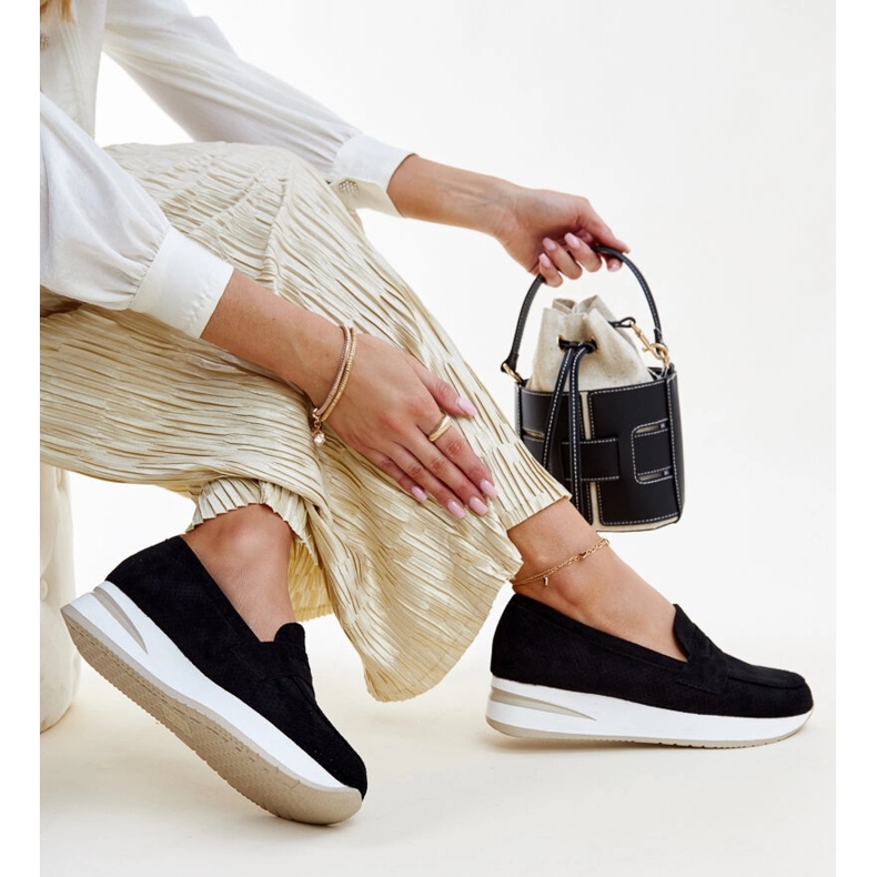 Schwarze perforierte Muna-Schuhe 1