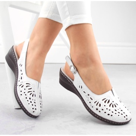 Bequeme, durchbrochene Damensandalen aus Leder, weiß, T.Sokolski L24-27 1