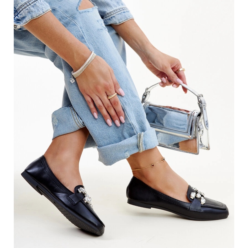 Schwarze Mokassins mit einer Mali-Schnalle aus Zirkonium 1