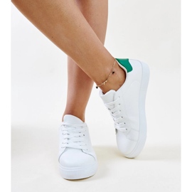 Weiße und grüne Akila-Sneaker 2