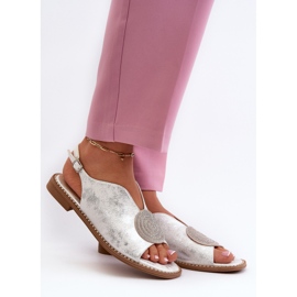 Damensandalen mit Verzierung auf flachen Absätzen S.Barski KV24-057 Silber silber- 2