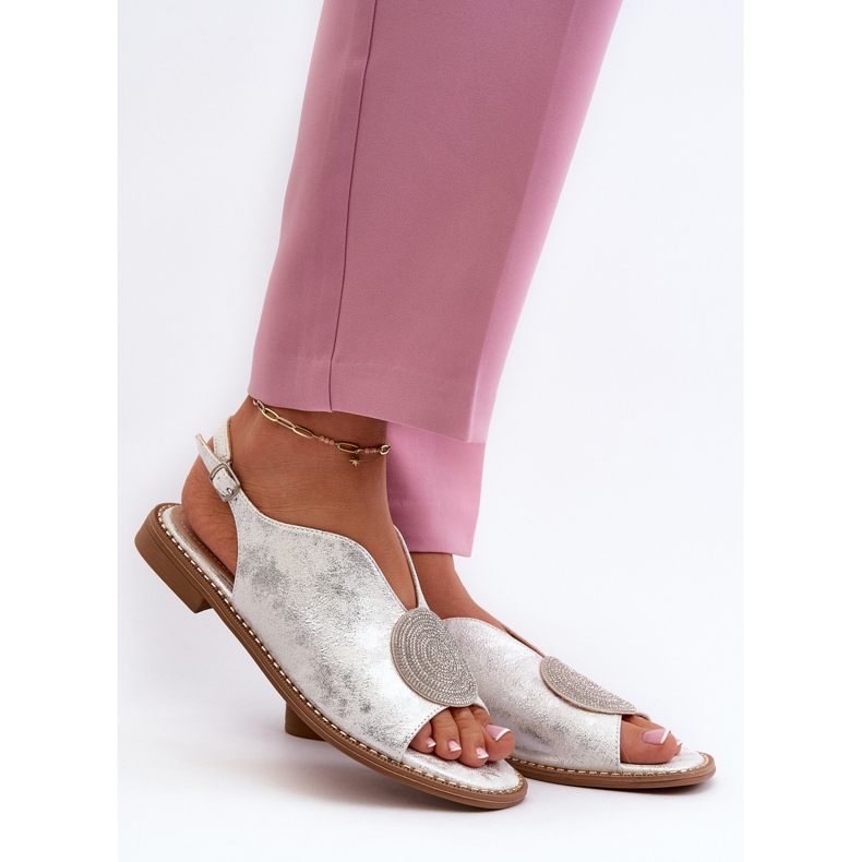 Damensandalen mit Verzierung auf flachen Absätzen S.Barski KV24-057 Silber silber- 2