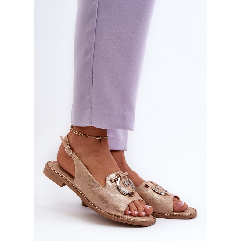 Elegante Damensandalen mit Goldverzierung auf flachen Absätzen, Roségold S.Barski KV27-053 golden 2