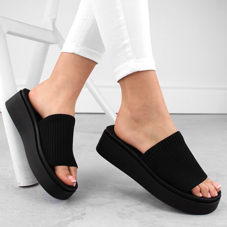 Schwarze Textil-Flip-Flops für Damen von Sergio Leone SK083H 1