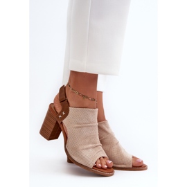 Durchbrochene Damensandalen mit hohem Absatz in Beige von Rosca 2