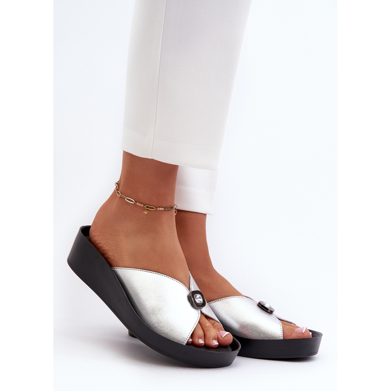 Damen-Flip-Flops aus Leder mit silberner Verzierung S.Barski KV27-027 silber- 2