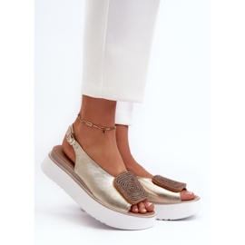 Zazoo 1786 Damen-Ledersandalen auf einer Plattform mit Goldverzierung golden 2