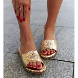 Goldene Flip-Flops mit Ledereinsatz von Buenas 1