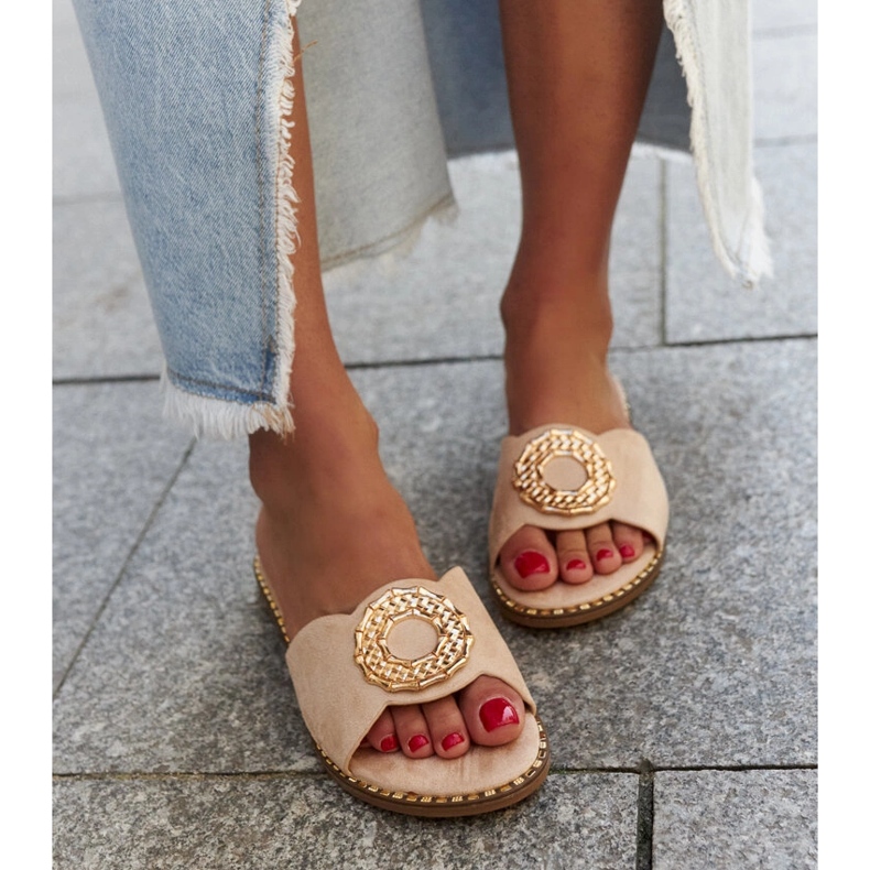 Beigefarbene Flip-Flops mit Ledereinsatz von Buenas 2