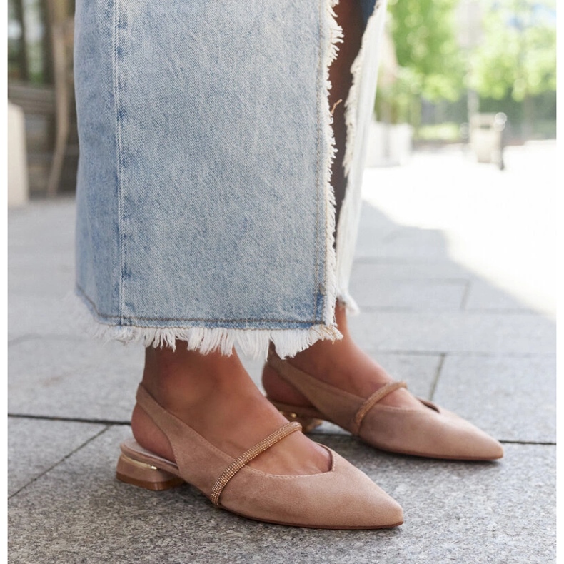 Beigefarbene Ballerinas mit Ledereinsatz von Morcosa 1