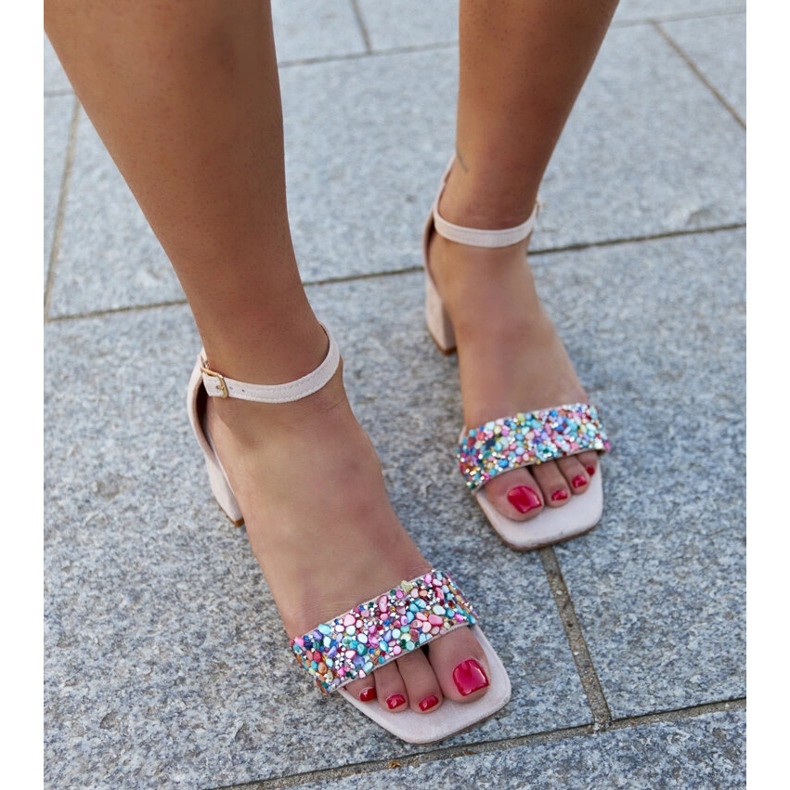 High-Heel-Sandalen mit bunten Ghuson-Steinen beige 1