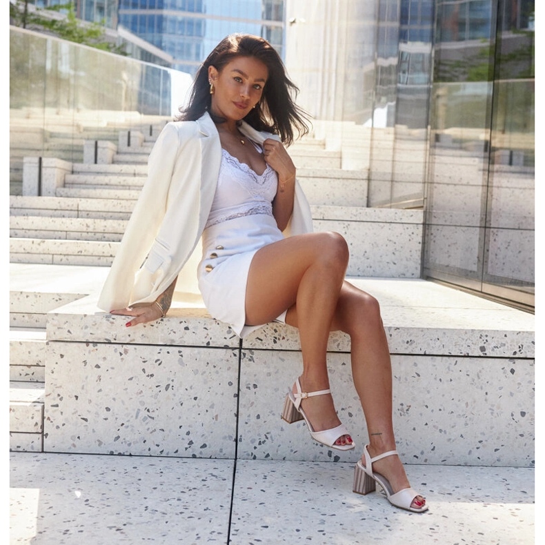 Sandalen mit Ledereinsatz auf hohem Absatz beige 2