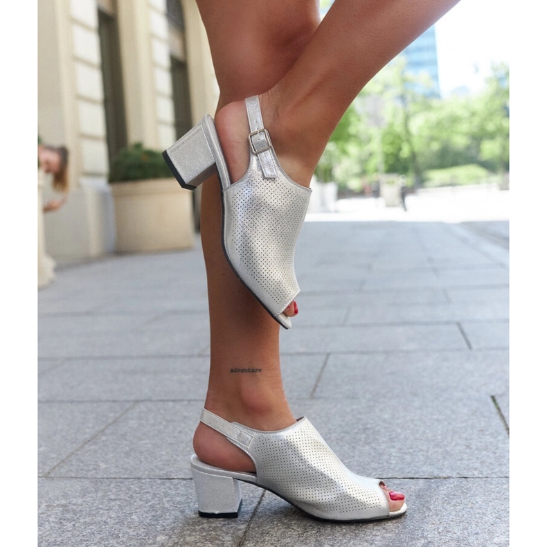 Perforierte Sandaletten mit hohen Absätzen und einer Lia-Lederinnensohle silber- 1