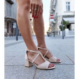 Sandalen mit hohem Absatz und Innensohle aus Yakoota-Leder beige 1