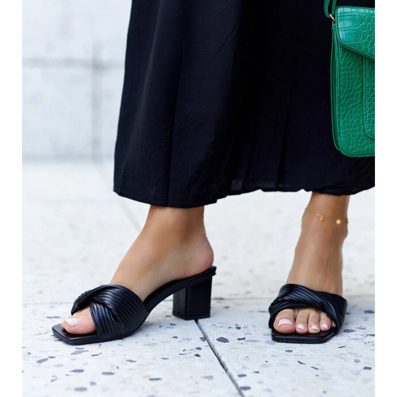 Schwarze Batari-Flip-Flops mit hohen Absätzen 1