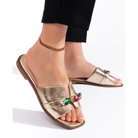 Goldene Damen-Flip-Flops mit Steinen 1
