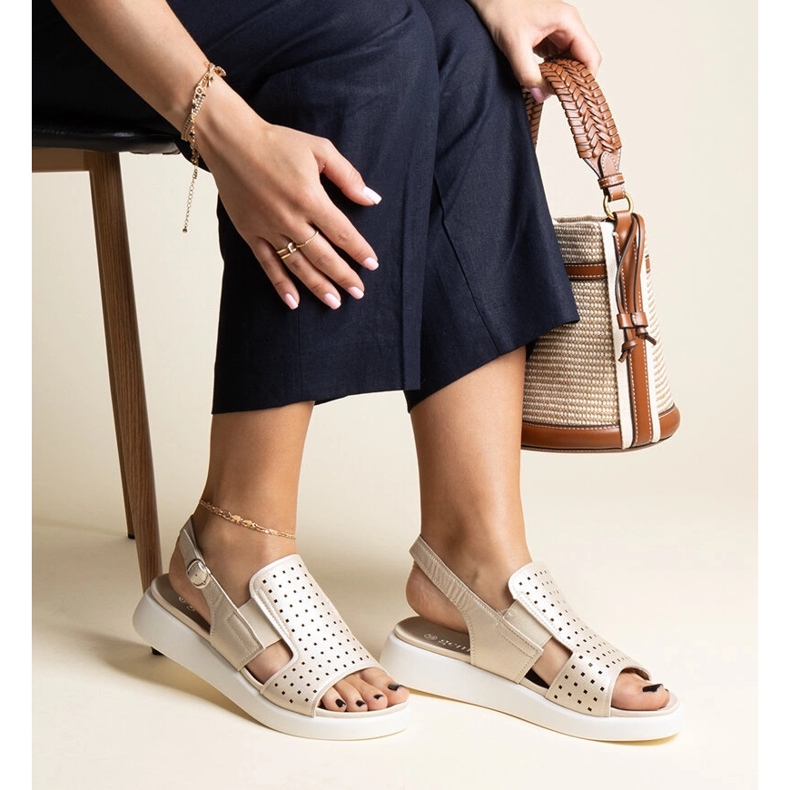 Goldene Imogne-Sandalen mit durchbrochenem Obermaterial 1