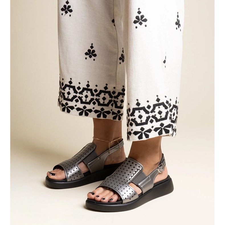 Graphitfarbene Sandalen mit durchbrochenem Obermaterial Imogne grau 1