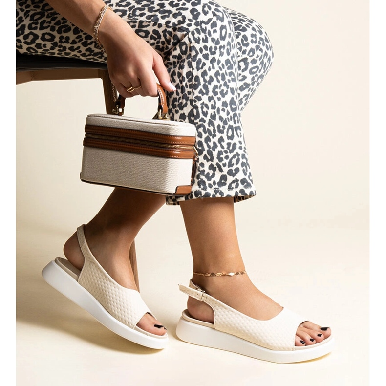 Beigefarbene Sandalen mit dicker Sohle von Hamond 1