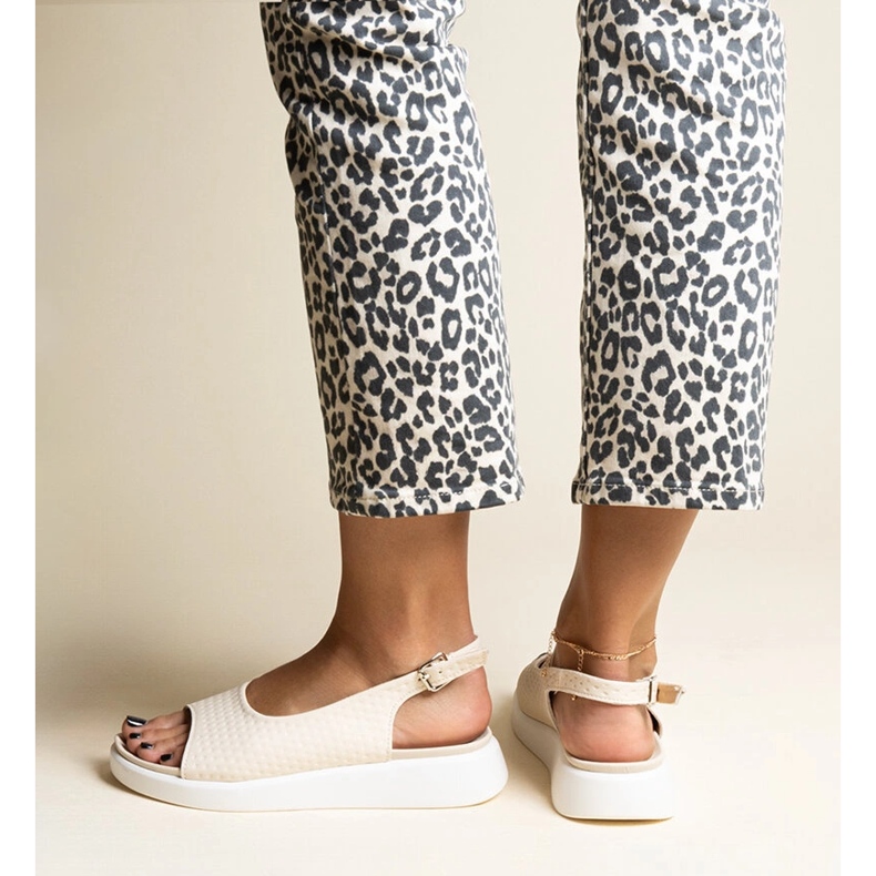 Beigefarbene Sandalen mit dicker Sohle von Hamond 2