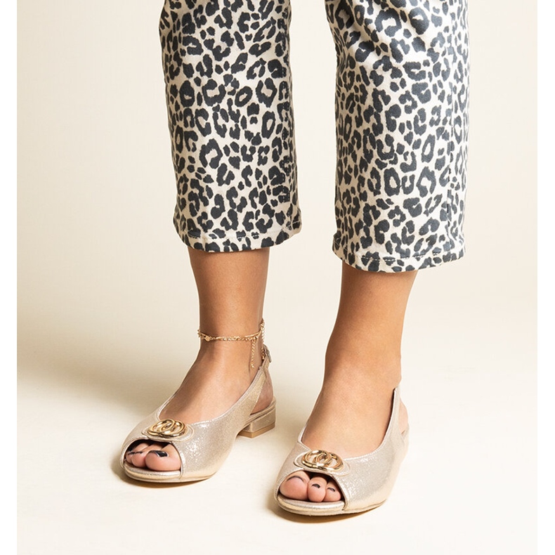 Goldene Teyla-Slipper-Sandalen mit niedrigem Absatz 1