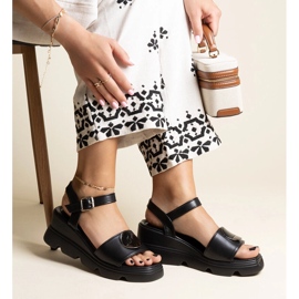 Schwarze Keilsandaletten aus Maddison-Öko-Leder 1