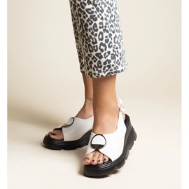 Weiße Bayley-Keilsandalen mit Schnalle 1