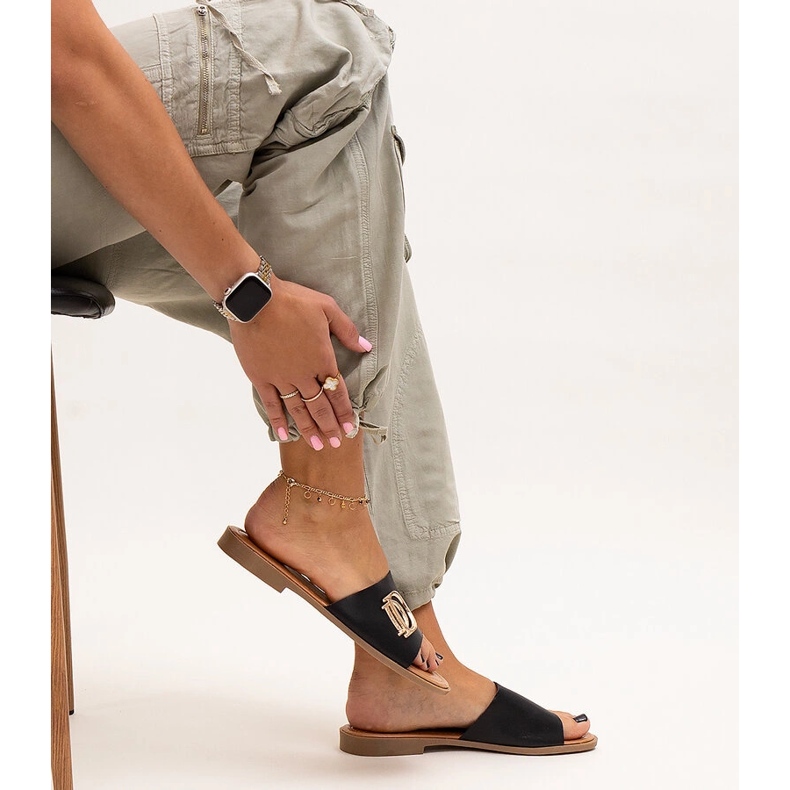 Schwarze Flip-Flops mit Almeita-Schnalle 1