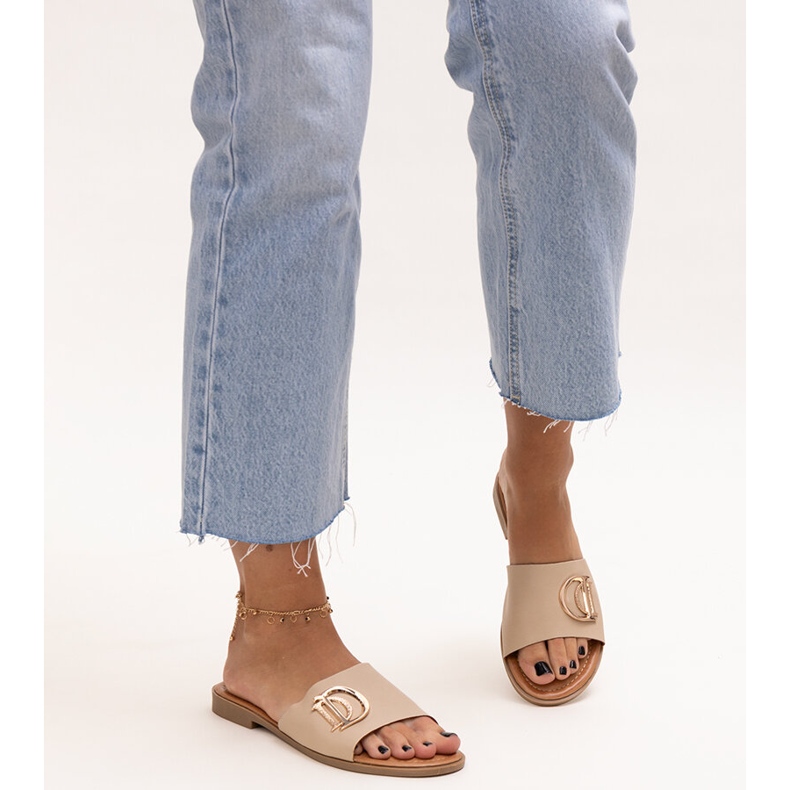 Beigefarbene Pantoletten mit Schnalle von Almeita 2