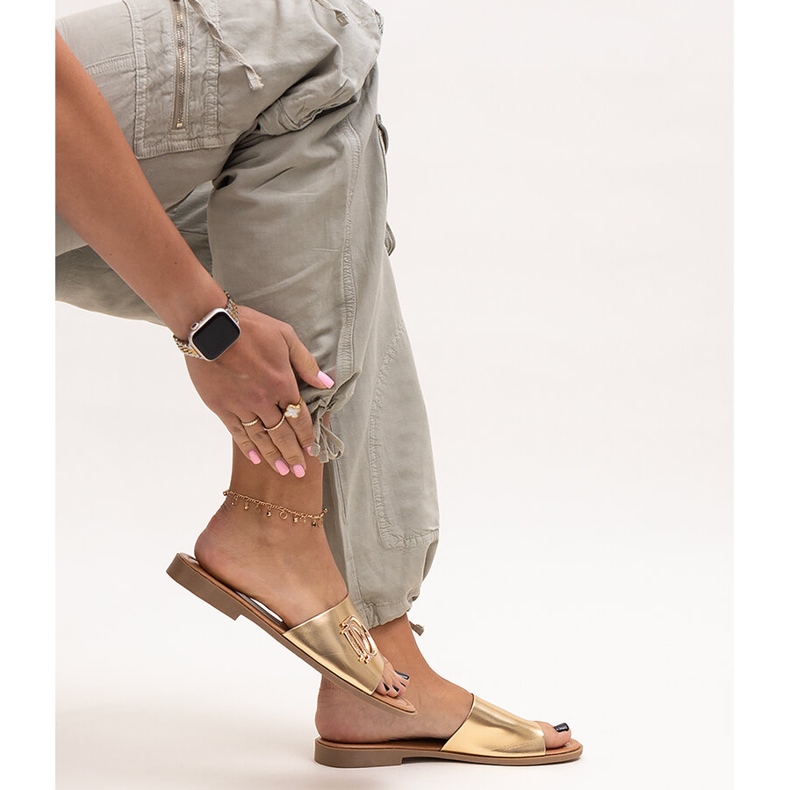 Pantoletten mit goldener Schnalle von Almeita 1