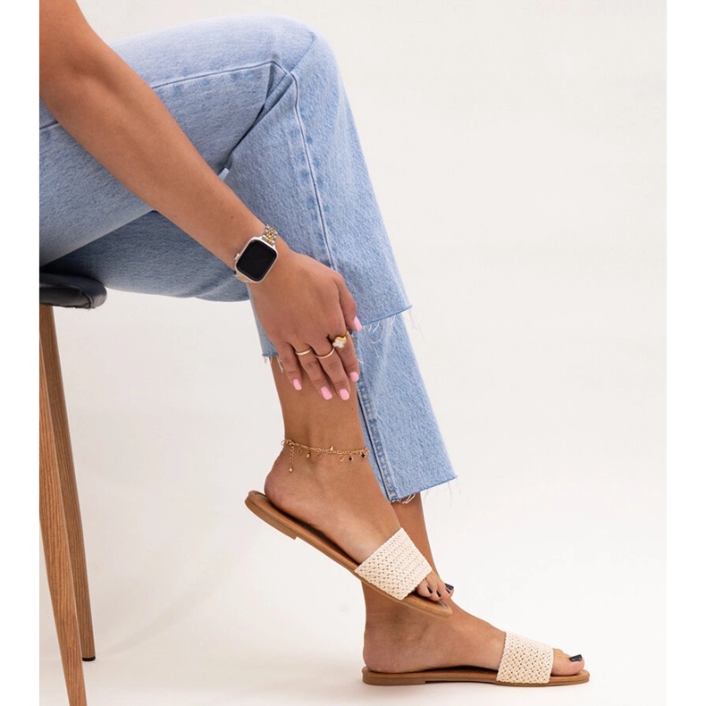 Hellbeige bestickte Marika-Hausschuhe 1