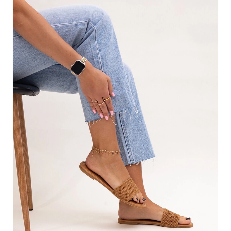 Braun bestickte Marika-Hausschuhe 1