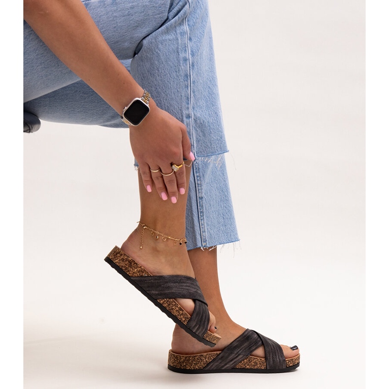 Hausschuhe mit glänzender Ribera-Korksohle schwarz 1