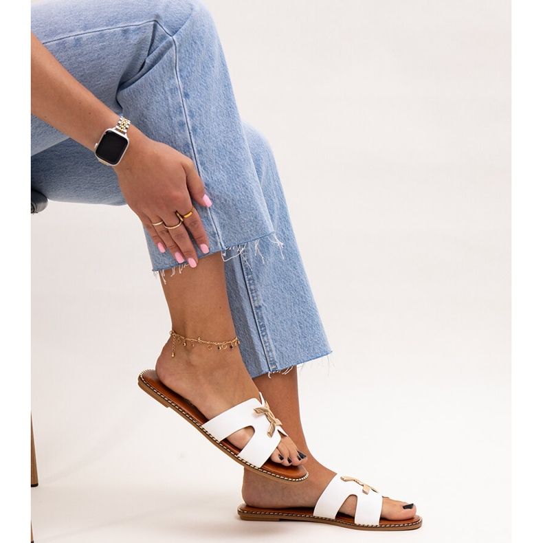 Weiße Flip-Flops mit Razanna-Schnalle 1