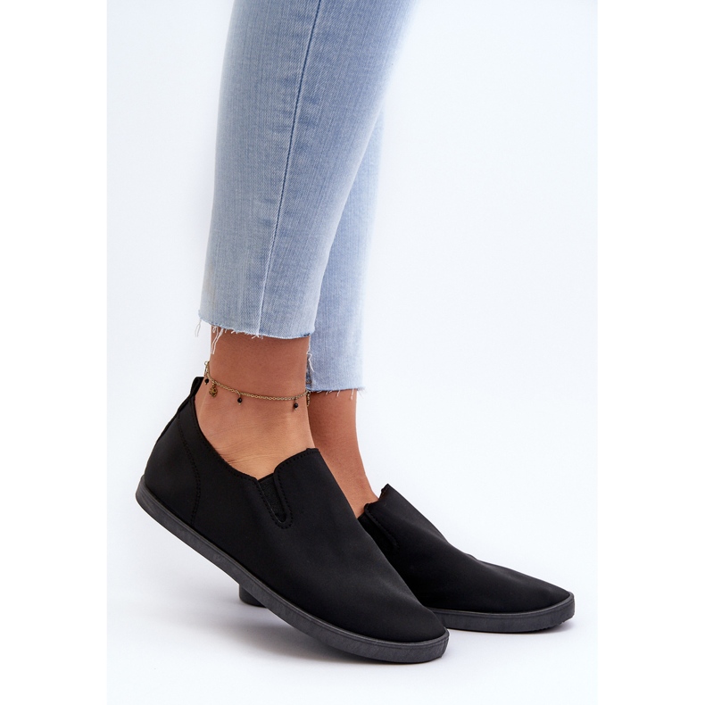 Damen-Slip-On-Sneaker in Schwarz von Lovinia 2