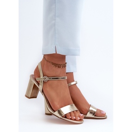 Goldene Glindra-Sandalen mit hohen Absätzen 2