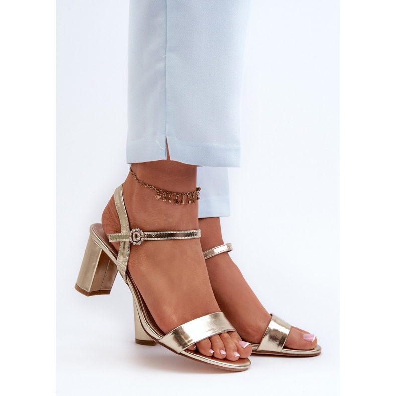 Goldene Glindra-Sandalen mit hohen Absätzen 2