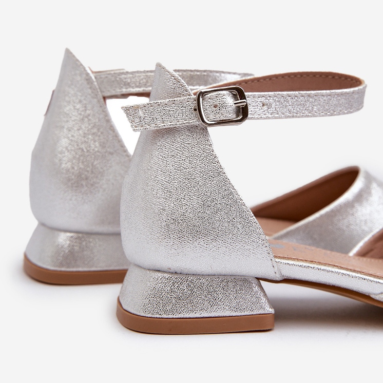 Glänzende silberne Nelly-Sandalen für Kinder mit niedrigem Absatz 2