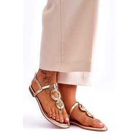 Ideal Shoes Leder-Flip-Flops mit flachem, goldenem Absatz 6