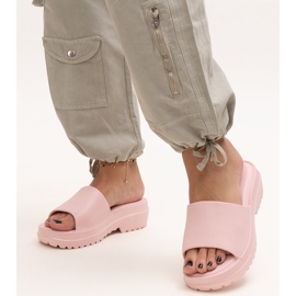 Rosa Flip-Flops mit dicker Sohle von Soiza 1