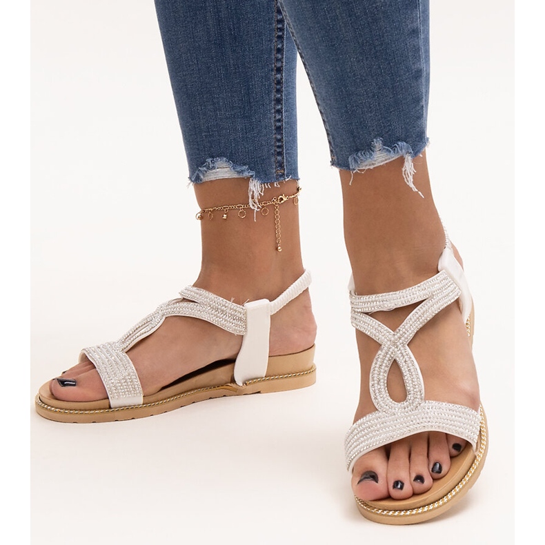 Weiße Sandalen, verziert mit Detila-Zirkonen 1