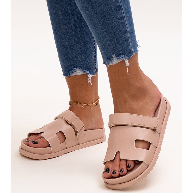 Beige Flip-Flops mit Klettverschluss von Kassis 1