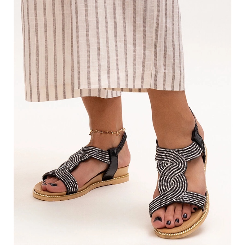 Schwarze Sandalen, verziert mit Gairsa-Zirkonen 1