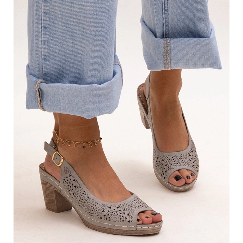 Evento Graue durchbrochene Sandaletten mit hohen Absätzen von Riessen 1