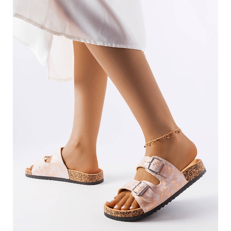 Rosa Pantoletten mit Arnaude-Schnallen 1