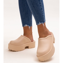 Beigefarbene Flip-Flops mit massiver Huss-Sohle 1