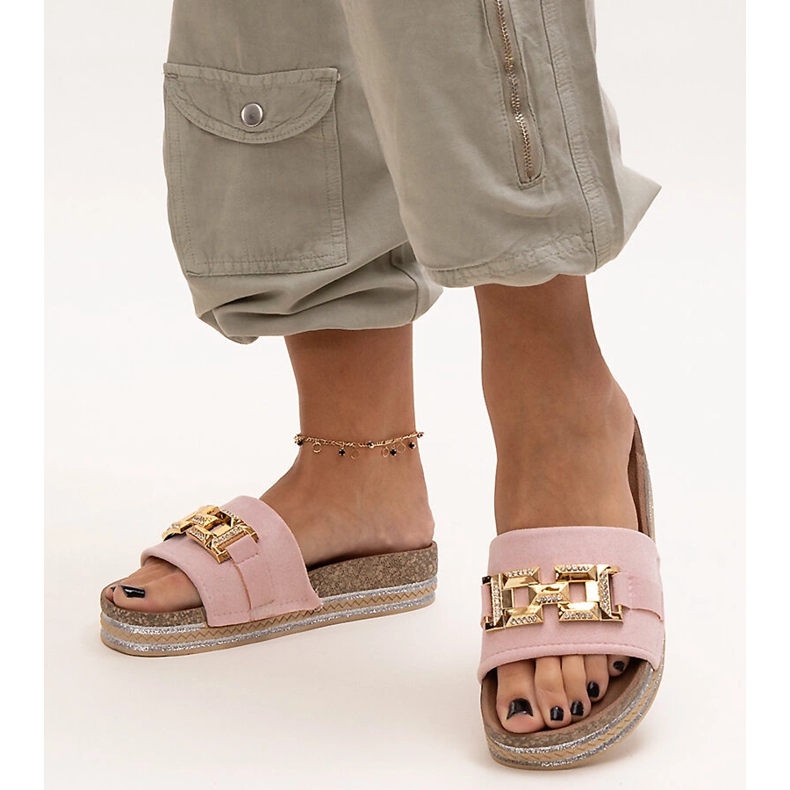 Rosa Flip-Flops mit glänzender Schnalle von Niamh 1