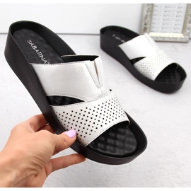 Silberne Damen-Flip-Flops mit Gummiband, glänzendes Silber, Sabatina 2318-4 1